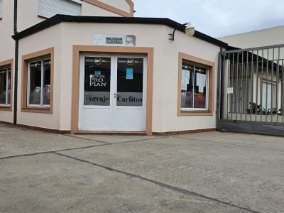 Frente del local Forraje Carlitos
